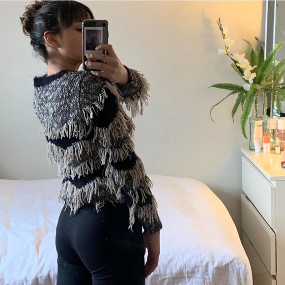 Vintage fringe sweater in perfect condition and super cozy. - Picture 2 of 4